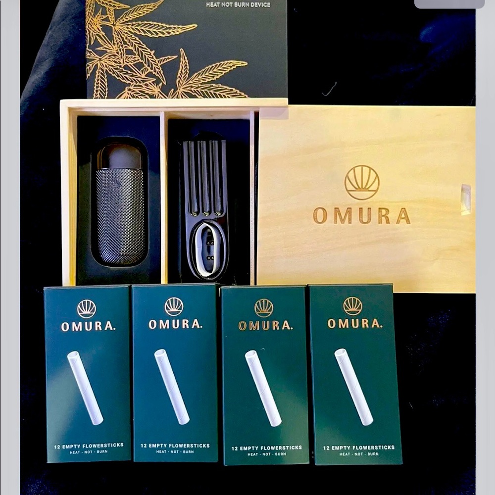 Omura Series XLE Whole Flower BLACK.



Used less then 5 times.